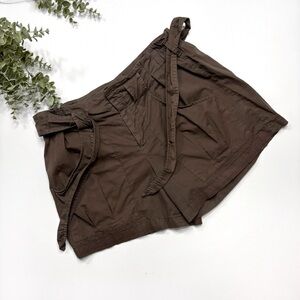 VINCE‎ • Brown pleated tie waist shorts